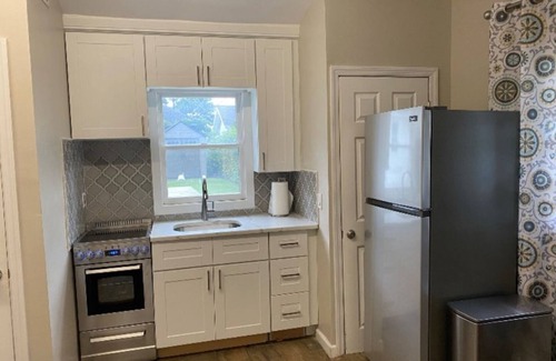 Long Beach Cottage | Bright Cottage Apartment walking distance to the beach.
