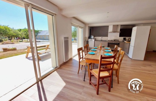 Peuton Cottage | Bright cottage with wifi, pets allowed, parking, near Château-Gontier
