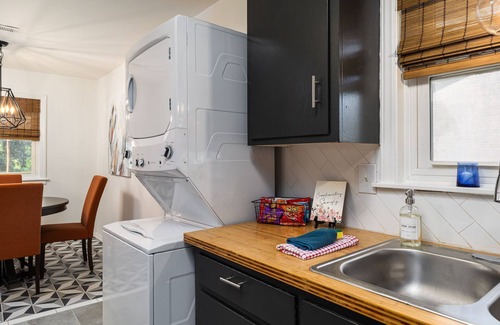 Durham Apartment | Bright & Cozy 2BR Retreat Near Duke University