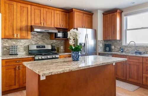 Outer Mission House | Bright, Cozy 3B2B Home @ a Convenient SF Location
