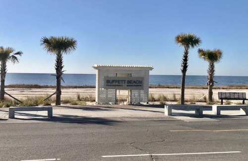 Pascagoula Apartment | Bright, Cozy and Blocks to Beach 2 Bedroom!