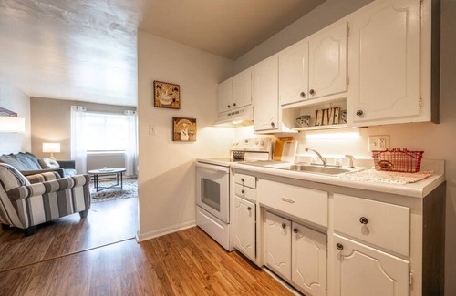 Brownsburg Apartment | Bright & Cozy Apt w Free Parking and King Bed