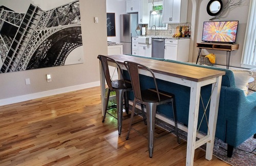 Salem House | Bright & Cozy City Center Home w/Covered Patio