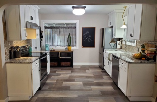 Salem House | Bright & Cozy City Center Home w/Covered Patio