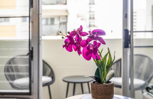 Waikiki Apartment | Bright & Cozy Condo Unit with Balcony!