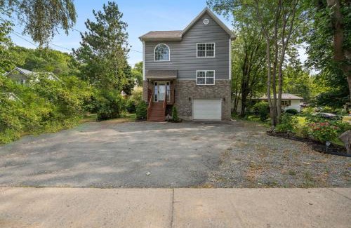 Dartmouth House | Bright & Cozy Cottage in the Heart of Dartmouth