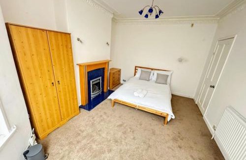 Easton House | Bright & Cozy Private Room Near Bristol City Centre