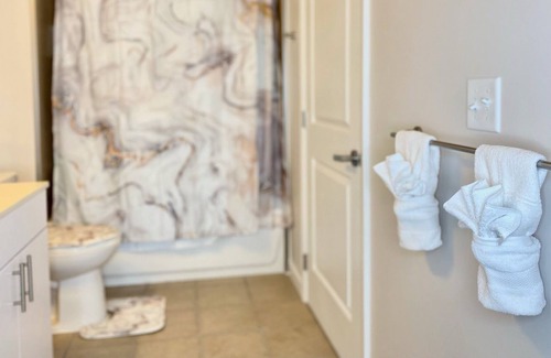 Downtown Baltimore House | Bright & Cozy | Queen Bed | Pool | MUST SEE