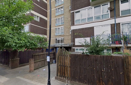 Bow Apartment | Bright Double Room, Bow Road