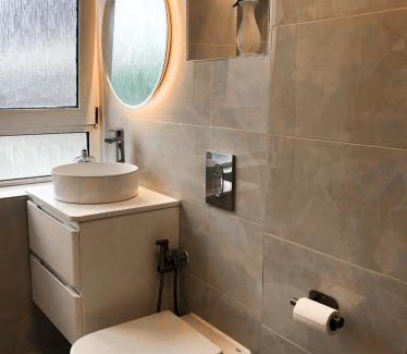 Bow House | Bright Double Room, Bow Road