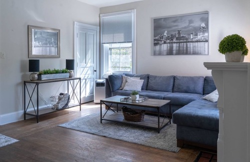 Mount Auburn House | ⭐️ Bright & Dreamy⭐️| Mins to Downtown, 👑 Queen Beds