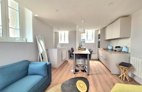 Courtoisville-Sillon-Moka Apartment | Bright duplex with magnificent sea views