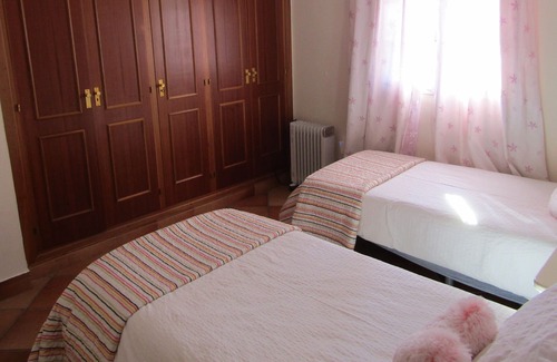 El Puerto de Santa Maria Ski Chalet | Bright Villa in quiet Beach Urbanization