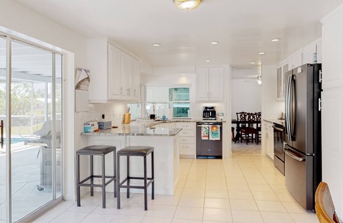 Oakland Hills House | Bright Florida home with pool, gas grill, private pool, and washer/dryer