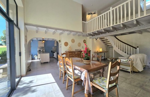 Comberanche-et-Epeluche Cottage | Bright cottage with enclosed garden and parking