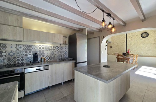 Comberanche-et-Epeluche Cottage | Bright cottage with enclosed garden and parking
