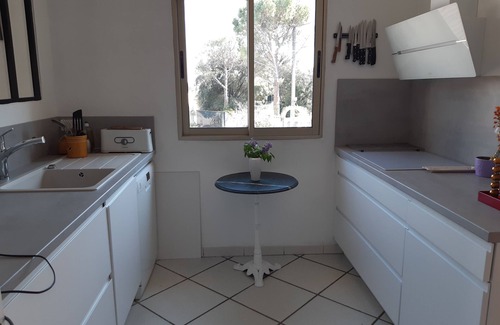 Saint-Etienne-des-Sorts Villa | Bright contemporary villa, located on a hill overlooking the Rhone.