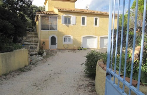 Saint-Etienne-des-Sorts Villa | Bright contemporary villa, located on a hill overlooking the Rhone.