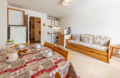 Montgellafrey Apartment | Bright studio near slopes, south balcony, 4 pers