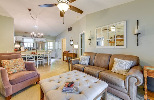 Franklin Villa | Bright Franklin Villa: Fireplace, Golf Course View