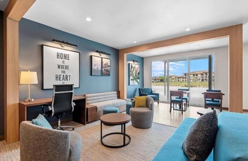 Brownsville Hotel | Bright, Fresh Suite with Full Kitchen for Extended Comfort