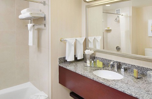 Los Angeles House | Bright & Fully Furnished Room for Travelers