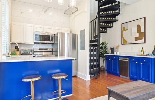 Westside Apartment | Bright & Fun 1 Bedroom Monthly Rental