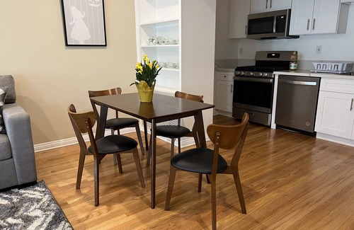 San Gabriel House | Bright, Happy, Serene Local Spot