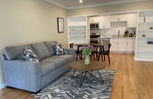 San Gabriel House | Bright, Happy, Serene Local Spot