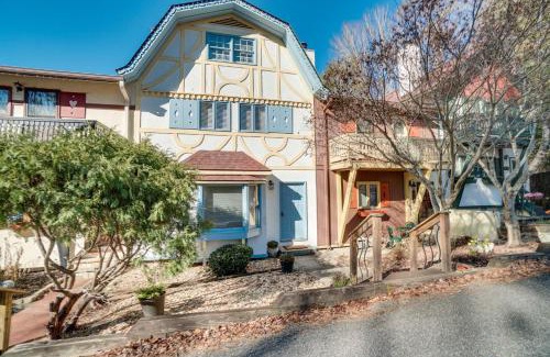 Helen Apartment | Bright Helen Cottage Walk to Town!