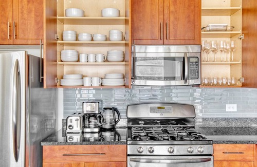 Hoboken Apartment | Bright Hoboken 2BR w/Gym, Pool & Shuttle, near waterfront, by Blueground