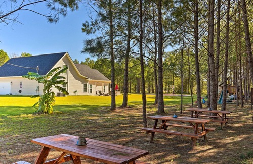 Hopkins Cottage | Bright Hopkins Home w/Game Room & Fire Pit!