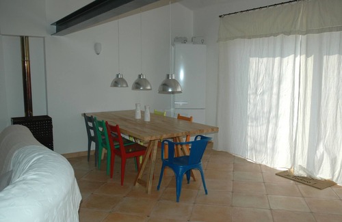 Cabrieres-d'Avignon House | bright house with garden, village center, view on the Luberon.