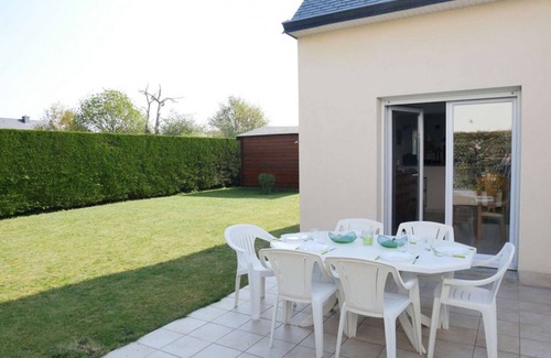 Erdeven Villa | Bright house near beaches and center, enclosed garden, private parking