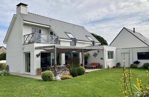 Kerroch House | Bright house with garden 200m from the sea
