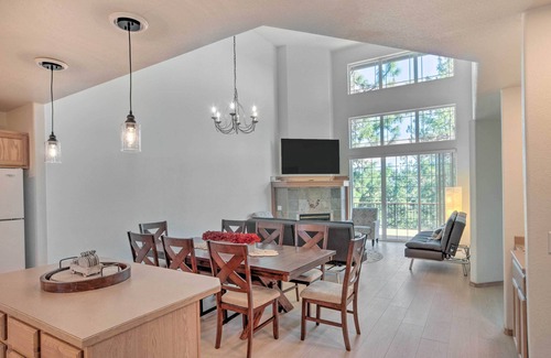 Klamath Falls House | Bright Klamath Falls Townhome w/Resort Perks