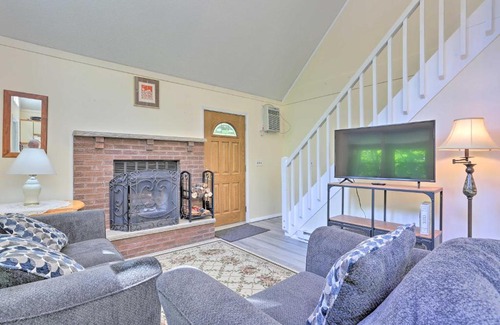 Hamlin House | Bright Lake Ariel Home Family and Pet Friendly