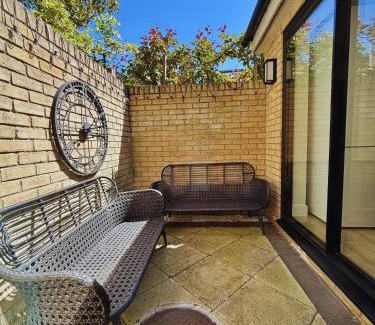 Cambridge House | Bright Mews House with Garage in Heart of Cambridge