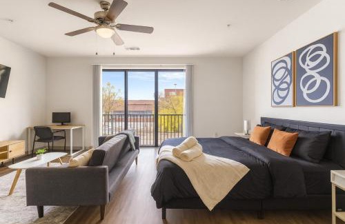 Five Points South Apartment | Bright Mid-Rise Studio King Comfort 2y5
