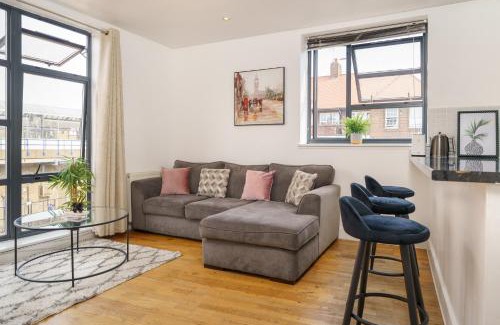 Shadwell Apartment | Bright & Modern 2-Bed Apartment in Vibrant East London