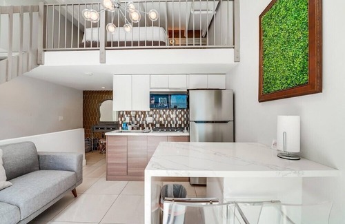 Little Italy Condo | Bright & Modern 2 Level Unit in heart of Little Italy
