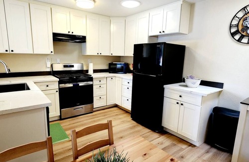 The Villas Apartment | Bright & Modern 2BR Santana Row | Silicon Valley