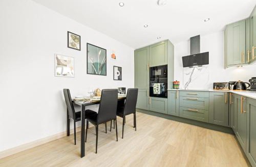Paisley House | Bright & Modern 3-Bed House Next To Glasgow Airport