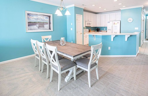 Sunset Island Condo | Bright, modern 3-bedroom luxury condo in gated community, free WiFi, private bayside beaches, an indoor and outdoor pool, and more located midtown and a couple blocks to the ocean!