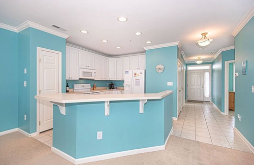 Sunset Island Condo | Bright, modern 3-bedroom luxury condo in gated community, free WiFi, private bayside beaches, an indoor and outdoor pool, and more located midtown and a couple blocks to the ocean!