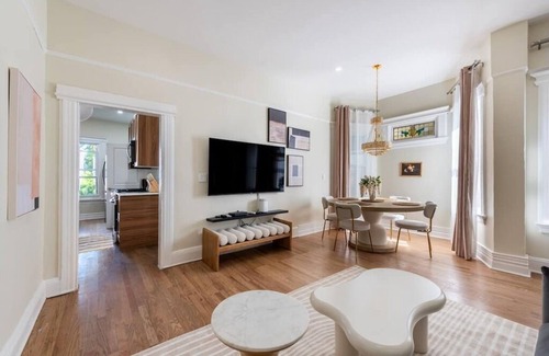 Communipaw Apartment | Bright & Modern 35 Mins to NYC Extended Stays