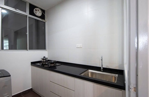 Central District Apartment | Bright & Modern 3BR Suite, Free Parking
