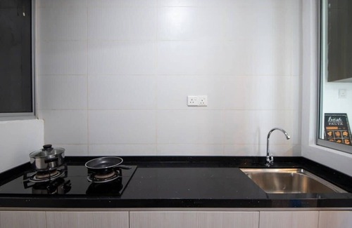 Central District Apartment | Bright & Modern 3BR Suite, Free Parking
