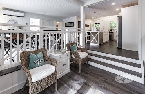 Muskoka Lakes Cottage | Bright & Modern 4 bdrm cottage on Lake Joe! Boatport + Bunkie! All Day Sun!