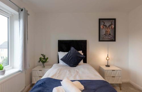 Yeovil House | Bright & Modern 4 Bedroom House in Yeovil